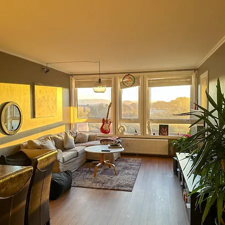 Cozy With Balcony And Amazing View برغن
